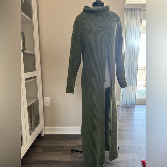 Long sweater dress with slit - Picture 1 of 4